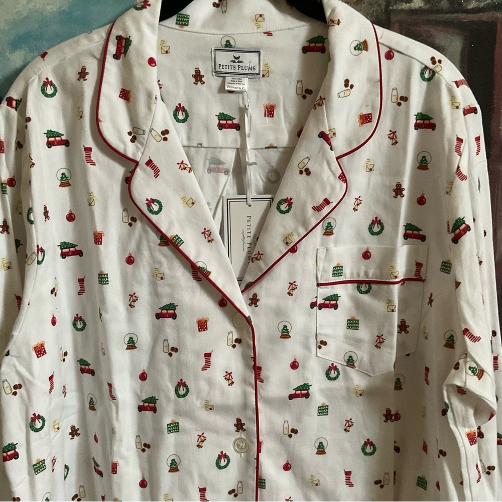 Petite Plume Women's White twill nightdress in Holiday Town Print
